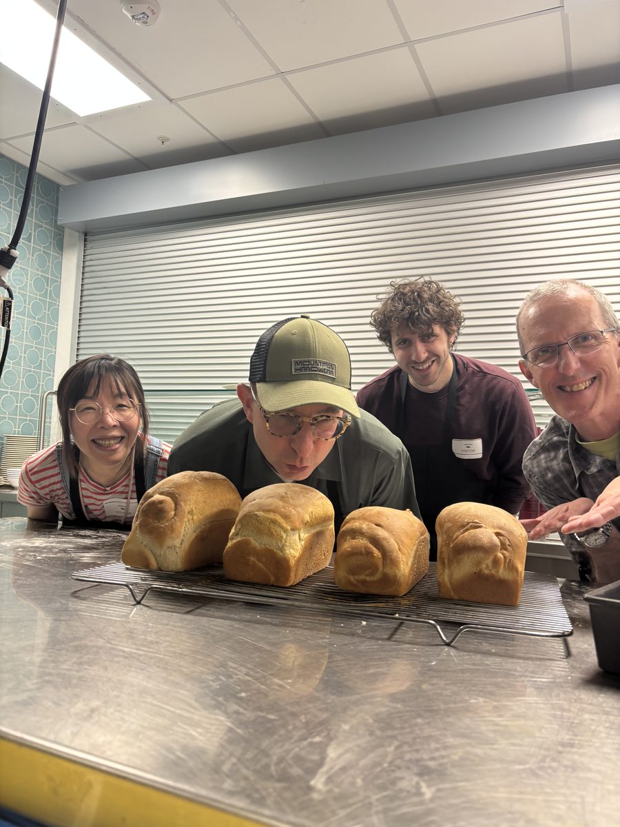 RiseUP Bake 1 - loaves and group